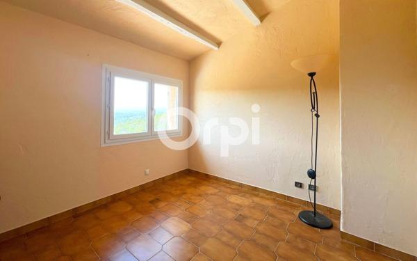 Maison à vendre    6 pièces • 194,05 m2 Mandelieu-la-Napoule