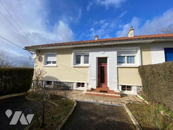 Maison à Vendre à Mauriac (15200) Cantal (15)

Cette maison, mitoyenne sur un pignon, est sit...