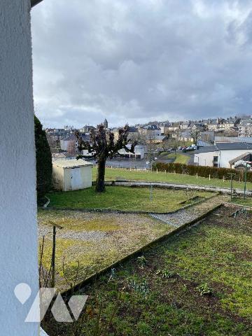 Maison à Vendre à Mauriac (15200) Cantal (15)

Cette maison, mitoyenne sur un pignon, est sit...