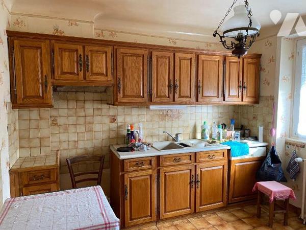 Maison à Vendre à Mauriac (15200) Cantal (15)

Cette maison, mitoyenne sur un pignon, est sit...