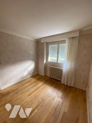 Maison à Vendre à Mauriac (15200) Cantal (15)

Cette maison, mitoyenne sur un pignon, est sit...