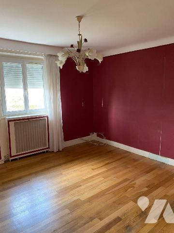 Maison à Vendre à Mauriac (15200) Cantal (15)

Cette maison, mitoyenne sur un pignon, est sit...