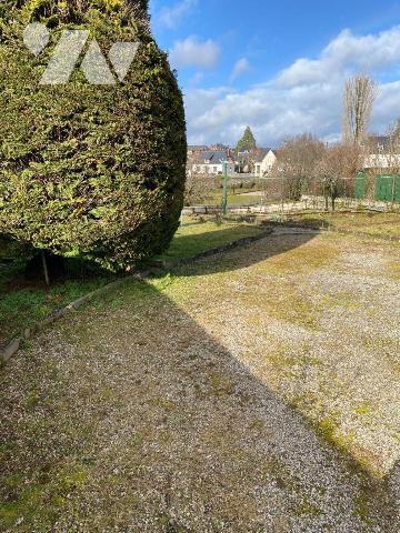 Maison à Vendre à Mauriac (15200) Cantal (15)

Cette maison, mitoyenne sur un pignon, est sit...