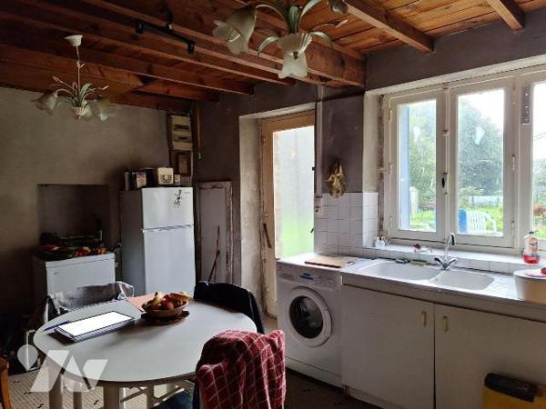 A Vendre, à CHAILLAND (53420). Maison rurale à rénover, comprenant deux pièces principales. Gre...