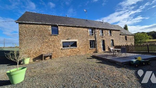 ERNEE en campagne : fermette rénovée comprenant:
- Au rez-de-chaussée: entrée avec placards , ...