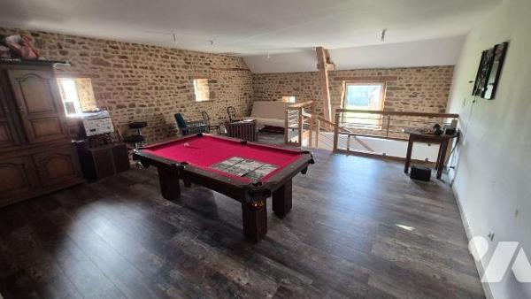 ERNEE en campagne : fermette rénovée comprenant:
- Au rez-de-chaussée: entrée avec placards , ...