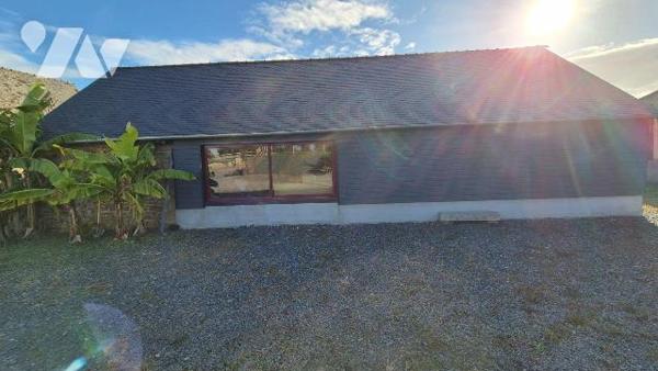 ERNEE en campagne : fermette rénovée comprenant:
- Au rez-de-chaussée: entrée avec placards , ...