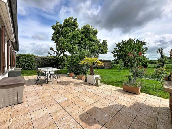 TREHET (41)-Maison de plain pied à vendre-86m²- 4 pièces - garage, terrasse, barbecue, jardin de 1025m²