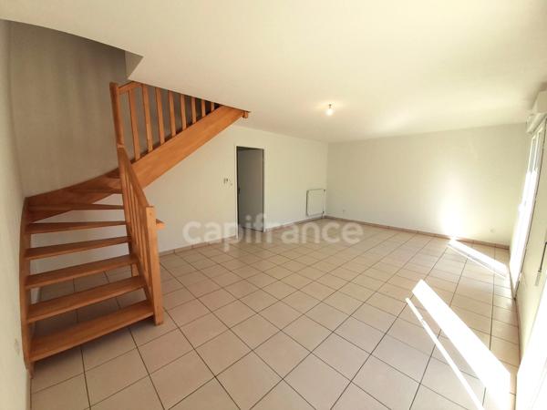 Maison individuelle à vendre 4 pièces PLOGONNEC (29180) - surface habitable 85 m2- 3 chambres - 1 garage - 1 jardin - 1 terrasse. Parcelle de 288 m2
