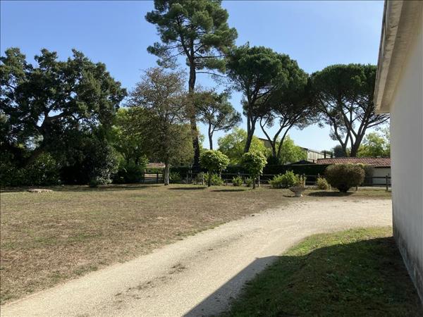 Maison à vendre |  Roquefort |  8 pièces | 191 m²