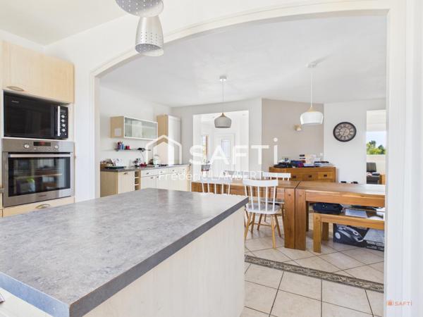 Magné : maison familiale de 200 m² avec 5 chambres