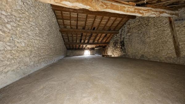 Bâtisse à fort potentiel, volumes exceptionnels