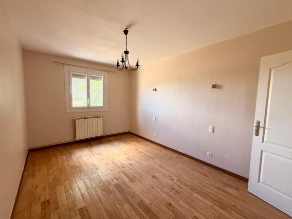 maison familiale 222  m²-8 pièces-6 chambres-2206 m² de terrain