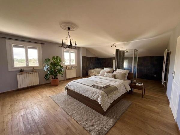 maison familiale 222  m²-8 pièces-6 chambres-2206 m² de terrain