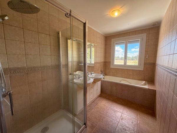 maison familiale 222  m²-8 pièces-6 chambres-2206 m² de terrain