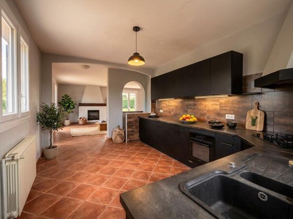 maison familiale 222  m²-8 pièces-6 chambres-2206 m² de terrain