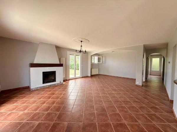 maison familiale 222  m²-8 pièces-6 chambres-2206 m² de terrain
