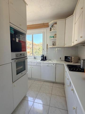 CANNES / IMMEUBLE DE CHARME TYPE HÔTEL PARTICULIER / FORT POTENTIEL / CALME ABSOLU
