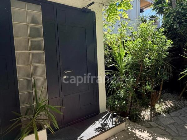CANNES / IMMEUBLE DE CHARME TYPE HÔTEL PARTICULIER / FORT POTENTIEL / CALME ABSOLU