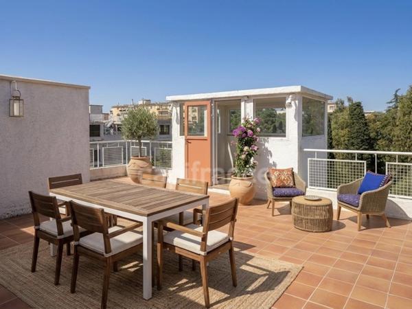 CANNES / IMMEUBLE DE CHARME TYPE HÔTEL PARTICULIER / FORT POTENTIEL / CALME ABSOLU