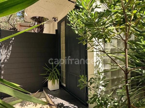 CANNES / IMMEUBLE DE CHARME TYPE HÔTEL PARTICULIER / FORT POTENTIEL / CALME ABSOLU