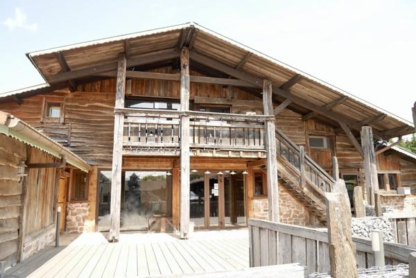 VASTE CHALET OFFRANT DE NOMBREUSES POSSIBILITES