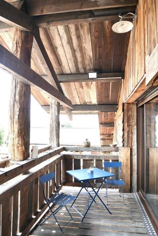 VASTE CHALET OFFRANT DE NOMBREUSES POSSIBILITES