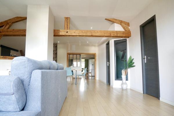 VASTE CHALET OFFRANT DE NOMBREUSES POSSIBILITES