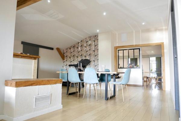 VASTE CHALET OFFRANT DE NOMBREUSES POSSIBILITES