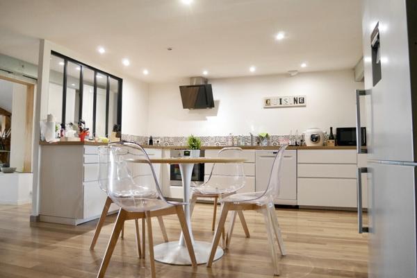 VASTE CHALET OFFRANT DE NOMBREUSES POSSIBILITES