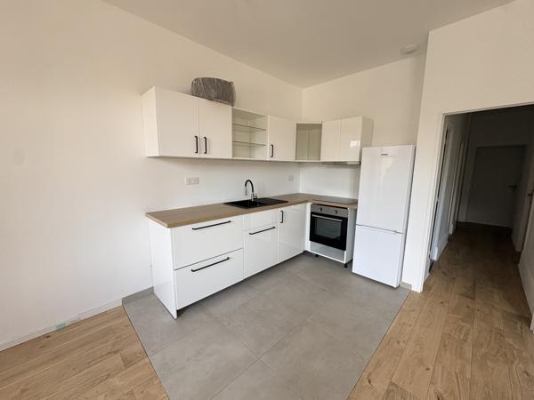 TARARE CENTRE - T3 LUMINEUX ET TRAVERSANT DE 76M² + CAVE