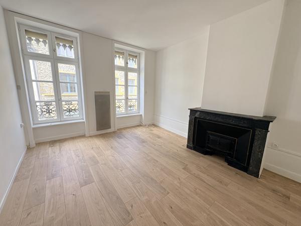 TARARE CENTRE - T3 LUMINEUX ET TRAVERSANT DE 76M² + CAVE