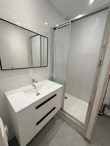 TARARE CENTRE - T3 LUMINEUX ET TRAVERSANT DE 76M² + CAVE