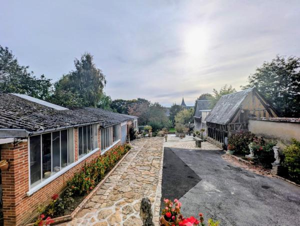 "LA MAISON BELLEVUE" :  Maison familiale de caractère