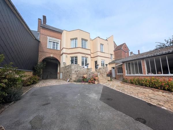 "LA MAISON BELLEVUE" :  Maison familiale de caractère