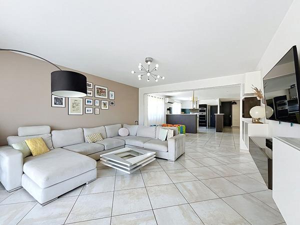 Maison Livron Sur Drome 6 pièce(s) 168.63 m2