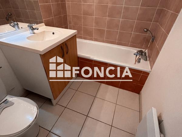Location Appartement 2 pièces 37.86 m² - 8 AVENUE DU PRES D'ARLAC Fourques 30300