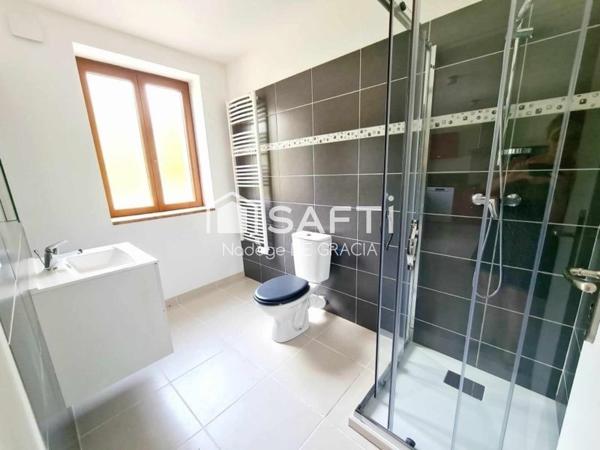 Immeuble entièrement rénové en 5 appartements loués