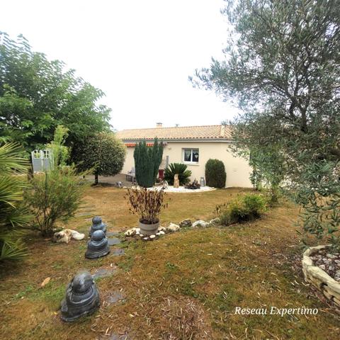 Montlieu-la-Garde (17210) Maison de plain-pied de 102 m² avec piscine