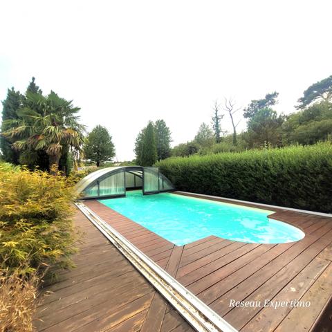 Montlieu-la-Garde (17210) Maison de plain-pied de 102 m² avec piscine