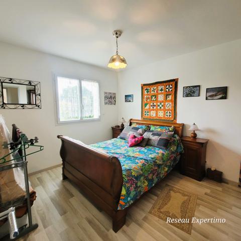 Montlieu-la-Garde (17210) Maison de plain-pied de 102 m² avec piscine