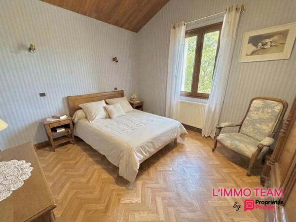 Maison 5 chambres, avec garages et piscine, sur 1.7Ha - vue imprenable