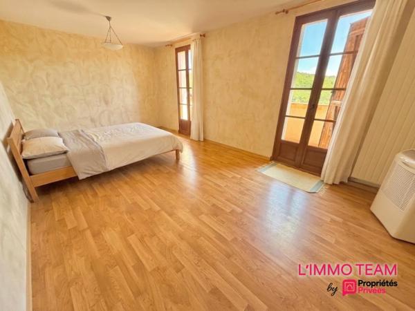 Maison 5 chambres, avec garages et piscine, sur 1.7Ha - vue imprenable