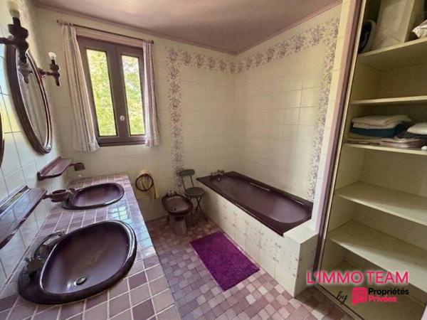 Maison 5 chambres, avec garages et piscine, sur 1.7Ha - vue imprenable