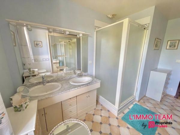 Maison 5 chambres, avec garages et piscine, sur 1.7Ha - vue imprenable