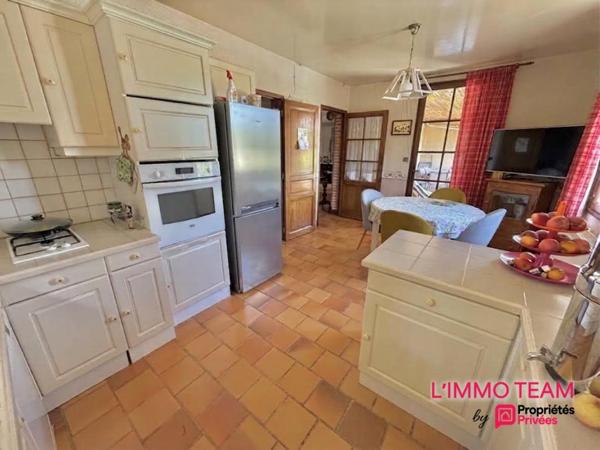 Maison 5 chambres, avec garages et piscine, sur 1.7Ha - vue imprenable