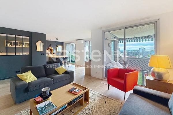 Grand Duplex avec deux Suites parentales Terrasses Cave et Garage - 69500 BRON