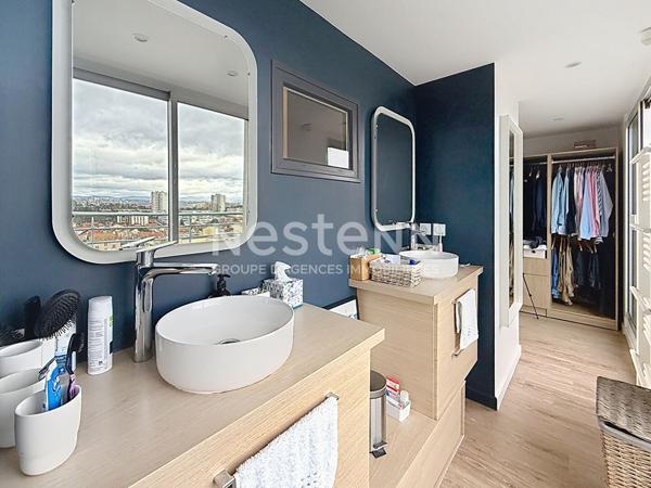 Grand Duplex avec deux Suites parentales Terrasses Cave et Garage - 69500 BRON