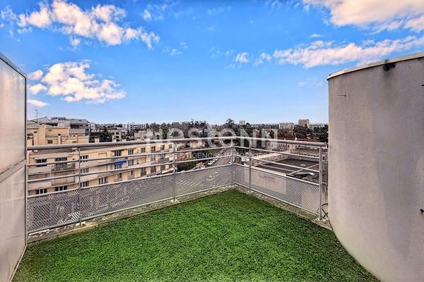 Grand Duplex avec deux Suites parentales Terrasses Cave et Garage - 69500 BRON