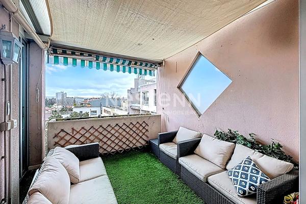 Grand Duplex avec deux Suites parentales Terrasses Cave et Garage - 69500 BRON